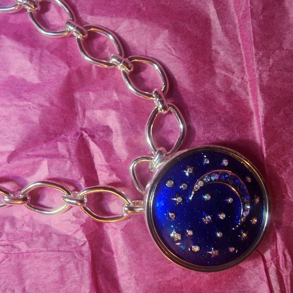 Style dots necklace , new in package blue stone retail $75
